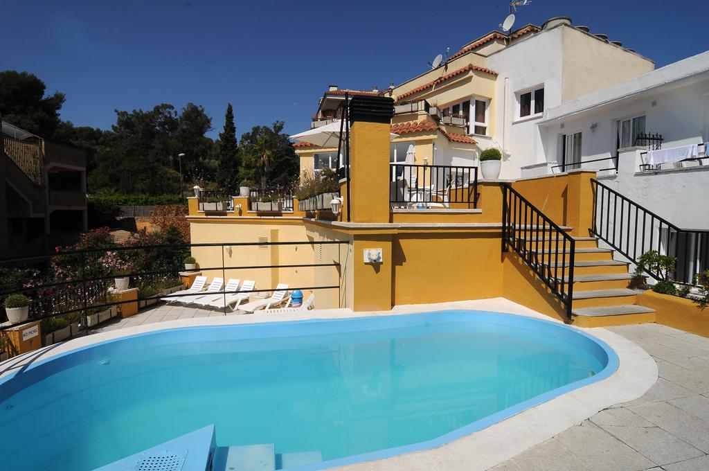 Apartaments AR Monjardi